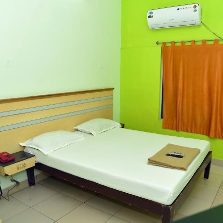 Hotel Aditya Пондичерри Экстерьер фото