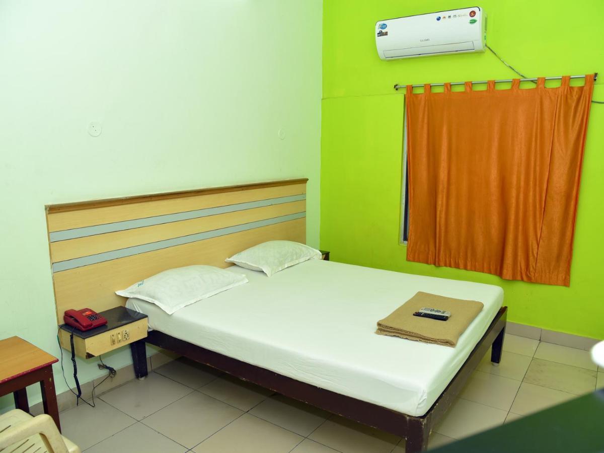 Hotel Aditya Пондичерри Экстерьер фото