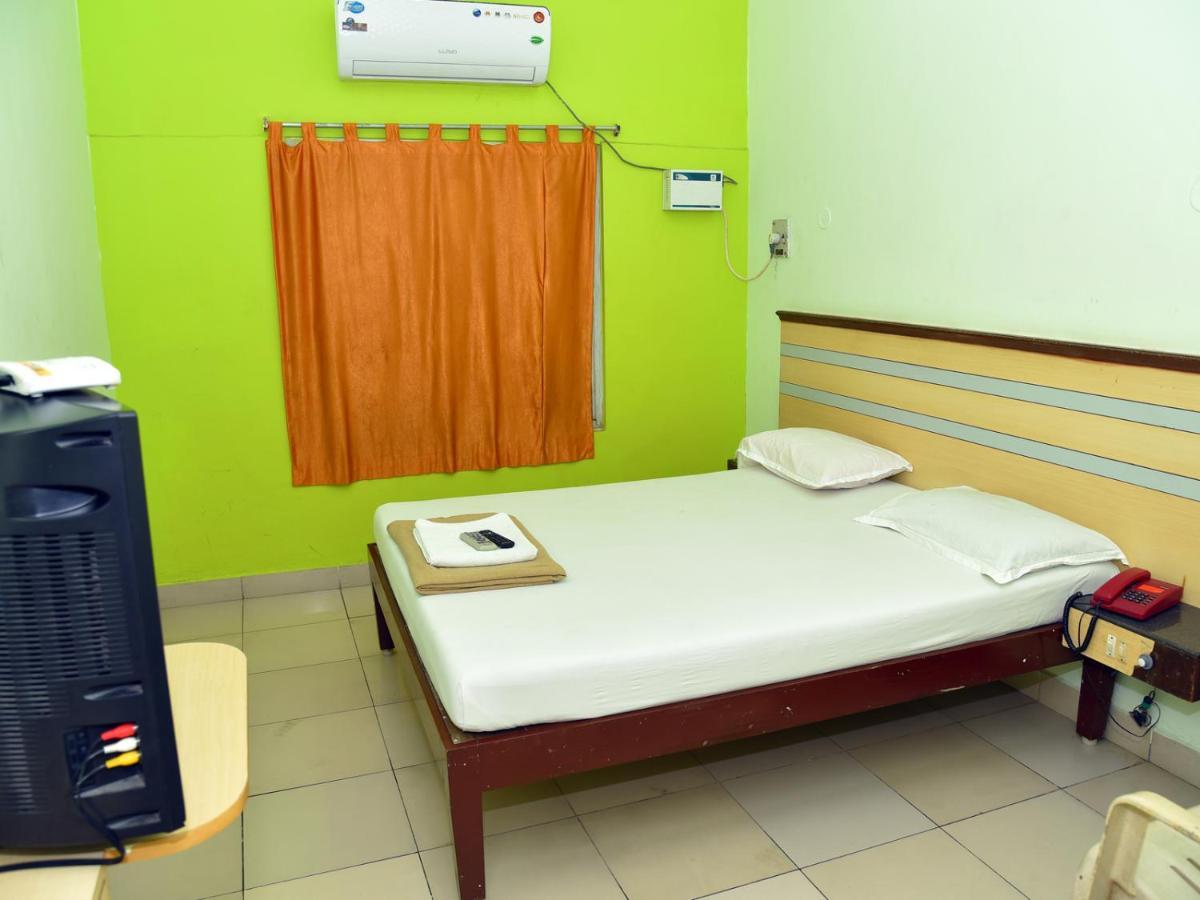 Hotel Aditya Пондичерри Экстерьер фото