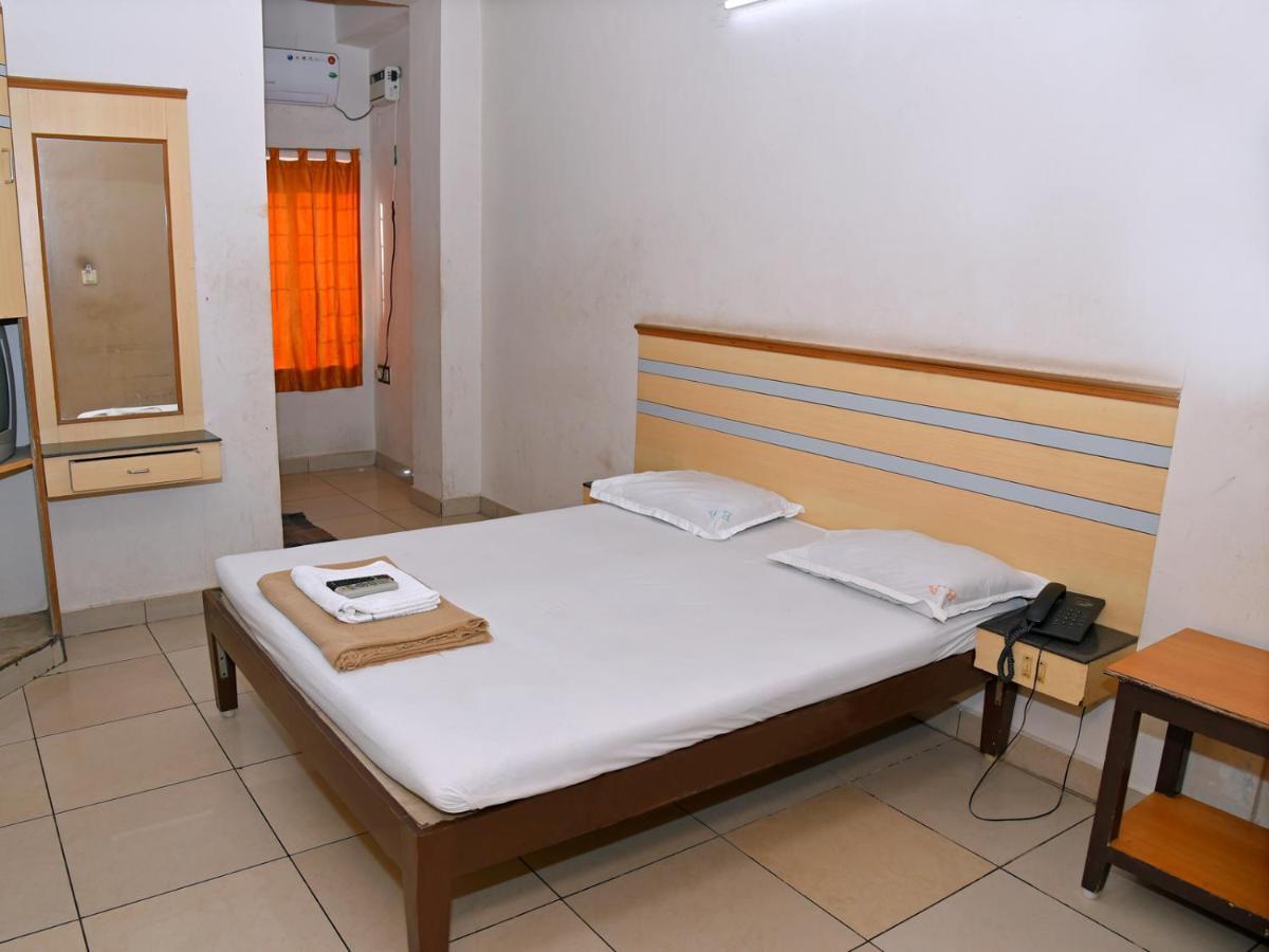 Hotel Aditya Пондичерри Экстерьер фото