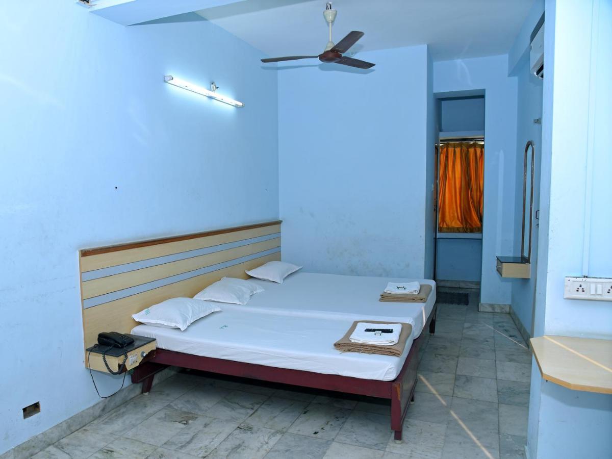 Hotel Aditya Пондичерри Экстерьер фото