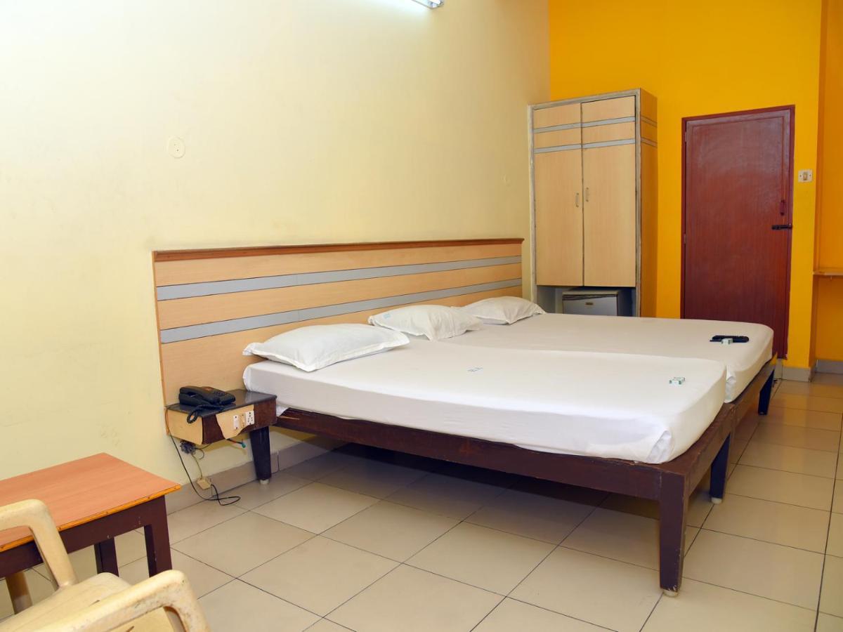 Hotel Aditya Пондичерри Экстерьер фото