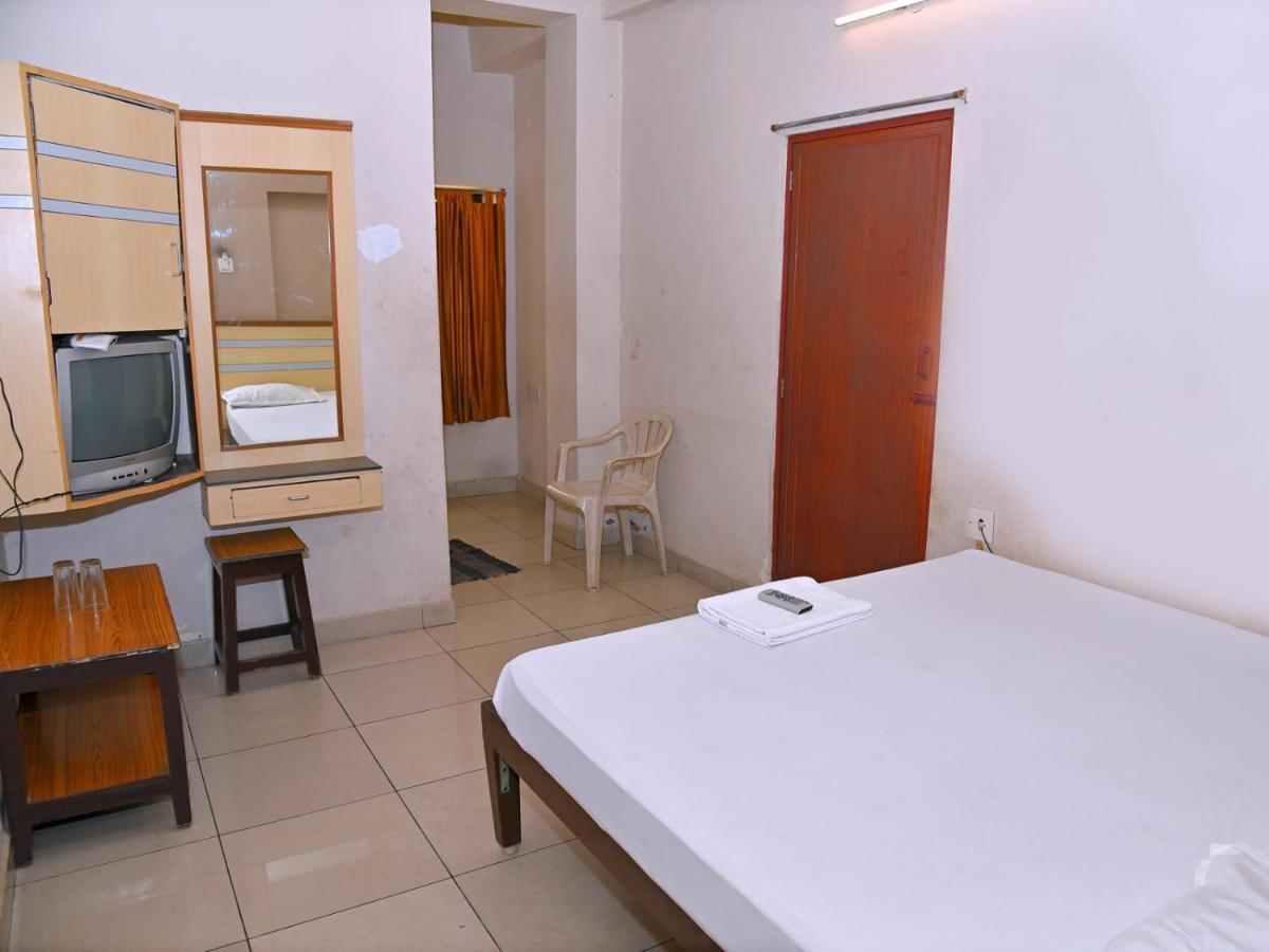 Hotel Aditya Пондичерри Экстерьер фото