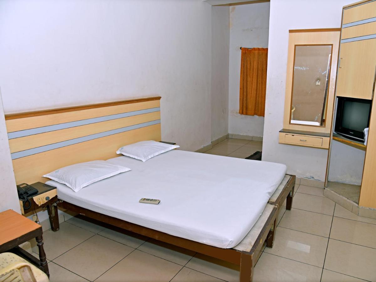 Hotel Aditya Пондичерри Экстерьер фото